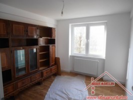 inchiriez-apartament-4-camere-zona-cedonia-1