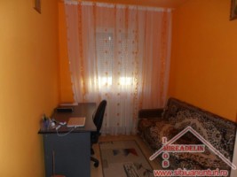 vand-apartament-cu-3-camere-aleea-biruintei-4