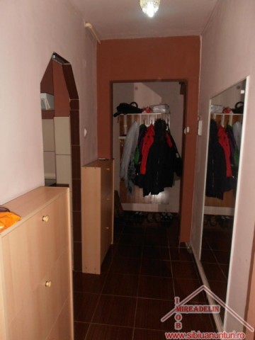 vand-apartament-cu-3-camere-aleea-biruintei-5