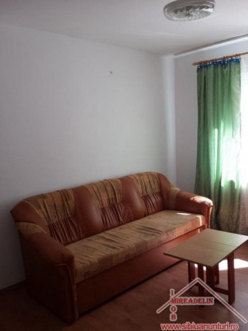 inchiriez-apartament-2-camere-zona-vasile-aaron-1