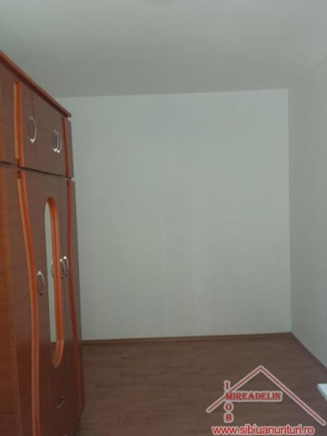 inchiriez-apartament-2-camere-zona-vasile-aaron-2