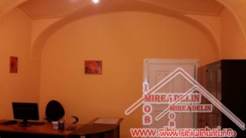 inchiriez-apartament-la-casa-3-camere-ultracentral-2