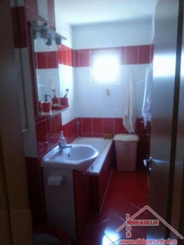 inchiriez-apartament-2-camere-de-lux-zona-calea-dumbravii-5