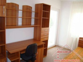 inchiriez-apartament-4-camere-zona-scoala-de-inot-1