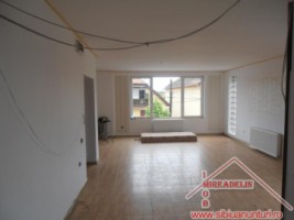 inchiriez-apartament-3-camere-zona-trei-stejari-1