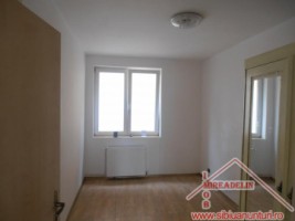 inchiriez-apartament-3-camere-zona-trei-stejari-3