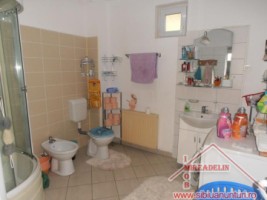 vand-apartament-la-casa-4-camere-selimbar-7