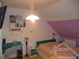 vand-apartament-la-mansarda-2-camere-zona-lazaret-2