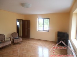 inchiriez-apartament-la-casa-3-camere-zona-hipodrom-i-1