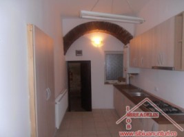 inchiriez-apartament-la-casa-2-camere-zona-ultracentrala