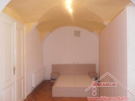 inchiriez-apartament-la-casa-2-camere-zona-ultracentrala-1