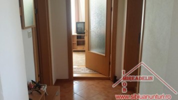 inchiriez-apartament-la-casa-de-lux-3-camere-zona-pictor-brana-selimbar-7