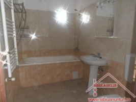 vand-apartament-cu-3-camere-zona-cedonia-4