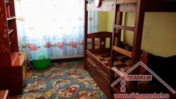 inchiriez-apartament-3-camere-decomandat-cartier-valea-aurie-64-mp-3