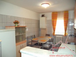 inchiriez-apartament-4-camere-zona-strand-1