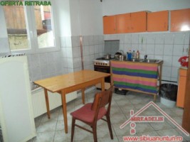 vand-casa-2-camere-zona-centrala