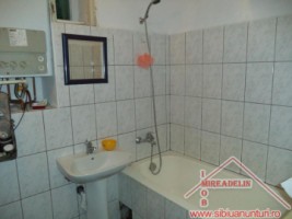 vand-casa-2-camere-zona-centrala-1