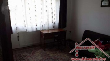 vand-apartament-2-camere-decomandat-zona-vasile-aaron-3