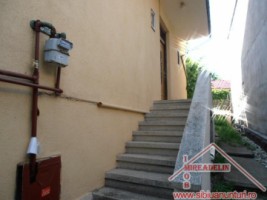 vand-casa-3-camere-zona-sub-arini-4