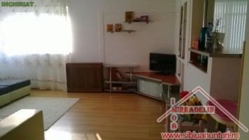 inchiriez-apartament-3-camere-zona-tilisca