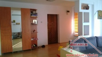 inchiriez-apartament-3-camere-zona-tilisca-1