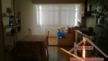 inchiriez-apartament-3-camere-zona-tilisca-4