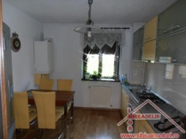 inchiriez-apartament-4-camere-decomandat-zona-mihai-viteazul-2