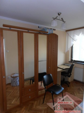 inchiriez-apartament-4-camere-decomandat-zona-mihai-viteazul-7