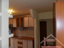 inchiriez-apartament-2-camere-decomandat-zona-vasile-aaron-1