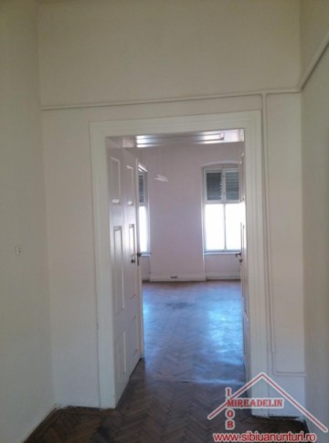 vand-apartament-la-casa-4-camerezona-ultracentrala-2