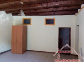 ocazie-vand-casa-2-camere-spatiu-comercial-in-zona-centrala-3