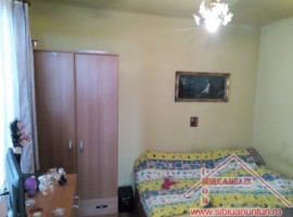 vand-casa-singur-in-curte-3-camere-zona-parcului-aasub-ariniaa-1