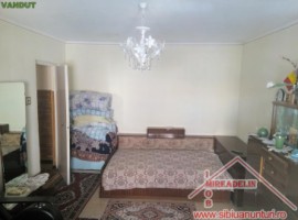 vand-apartament-2-camere-decomandate-39-mp-intrarea-siretului