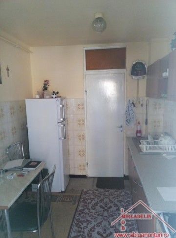 vand-apartament-2-camere-decomandate-39-mp-intrarea-siretului-4