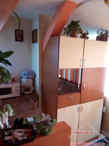 inchiriez-apartament-la-mansarda-cu-3-camerevalea-aurie