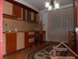 vand-apartament-la-casa-cu-3-camere-zona-lazaret