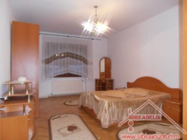 vand-apartament-la-casa-cu-3-camere-zona-lazaret-2