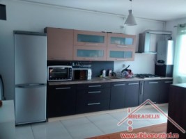 inchiriez-apartament-2-camere-in-zona-vasile-aaron-langa-hipermarket-uri-3