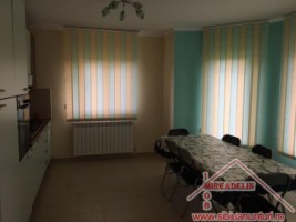 inchiriez-casa-singur-in-curte-zona-xxl-1