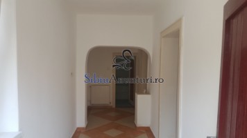 inchiriez-casa-singur-in-curte-zona-parc-sub-arini-1