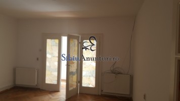 inchiriez-casa-singur-in-curte-zona-parc-sub-arini-4