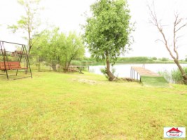 apa-casa-cu-iesire-la-lac-2