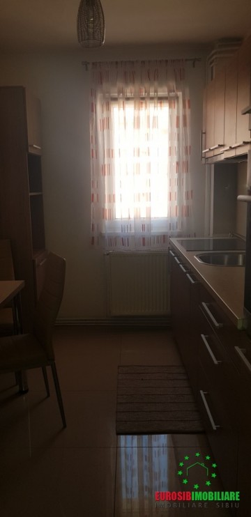 apartament-cu-3-camere-de-inchiriat-zona-cedonia-3