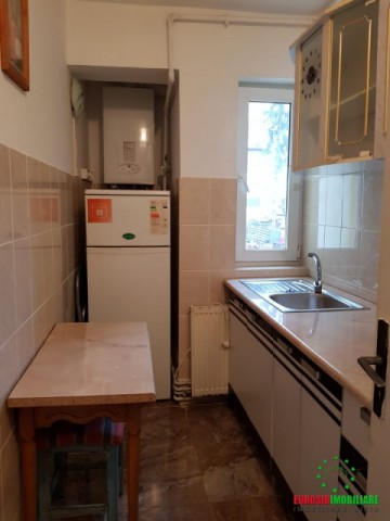 apartament-cu-2-camere-nedecomandat-de-inchiriat-3