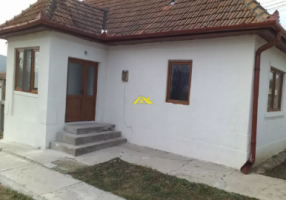 casa-complect-renovata-ln-stremt-la-sosea-4