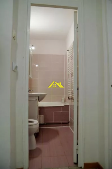inchiriez-garsoniera-in-cetate-zona-catedrala-sf-ecaterina-4