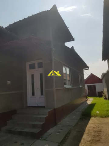 casa-curte-si-gradina
