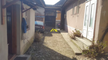 vand-casa-in-sasciori-1