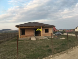 casa-noua-in-rosu-de-vanzare-2