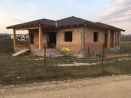 casa-noua-in-rosu-de-vanzare-3